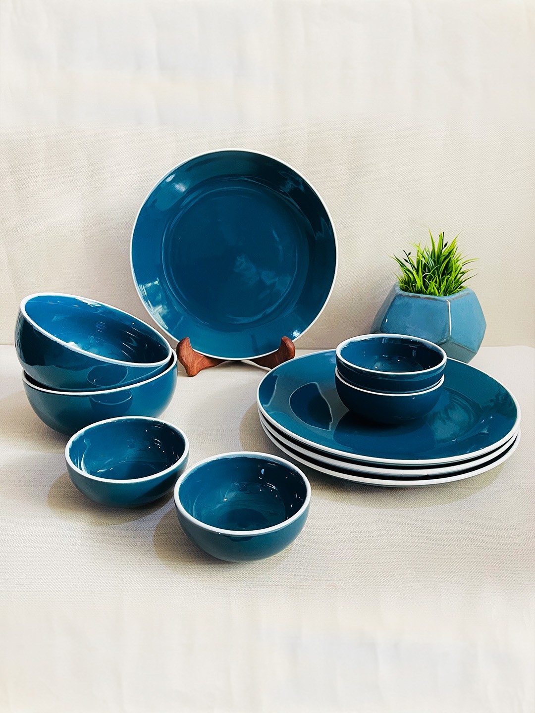

The Artisan Emporium Green & White 10 Pieces Ceramic Glossy Finished Dinner Set
