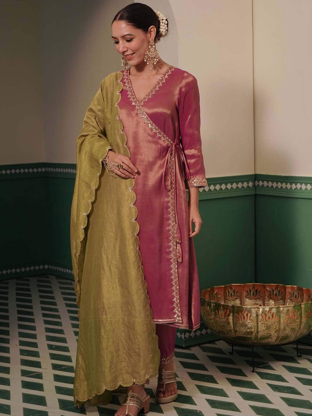 

NERO Embellished V-Neck Tissue Kurta With Trousers & Dupatta, Purple