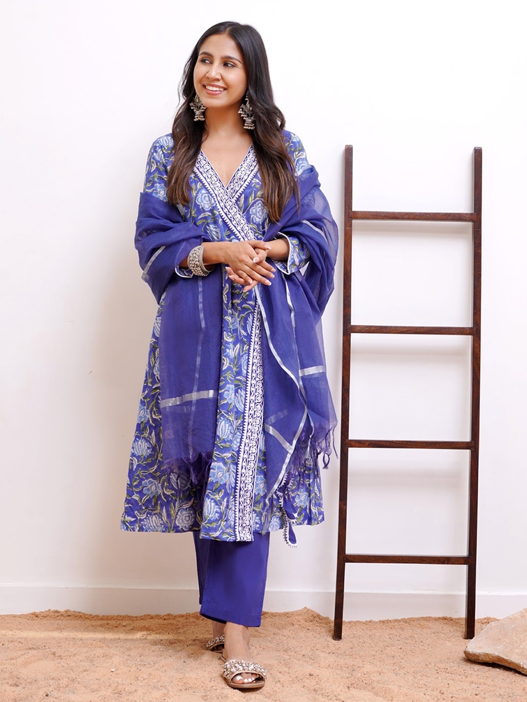 

NERO Floral Printed V-Neck Angrakha Pure Cotton Kurta With Trousers & Dupatta, Blue