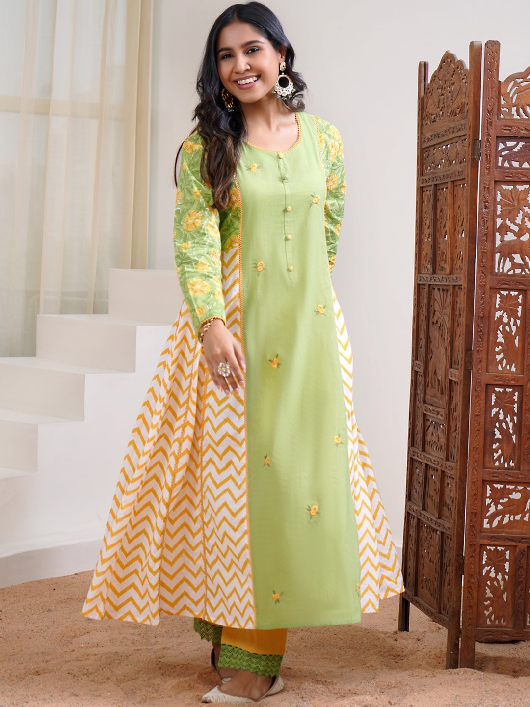 

NERO Floral Printed Regular Pure Cotton Kurta With Trousers & Dupatta, Green