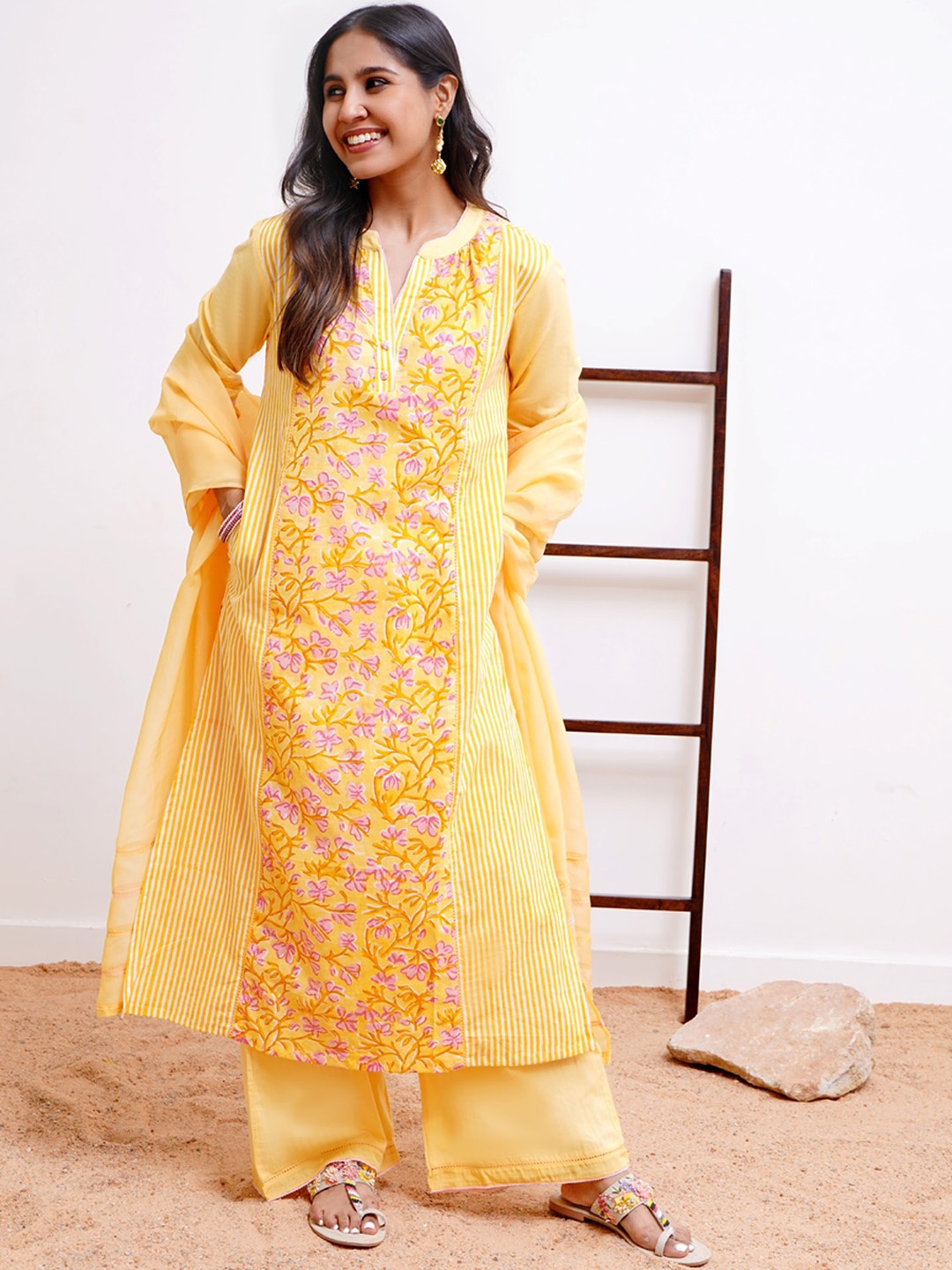 

NERO Floral Printed Regular Pure Cotton Kurta With Trousers & Dupatta, Yellow