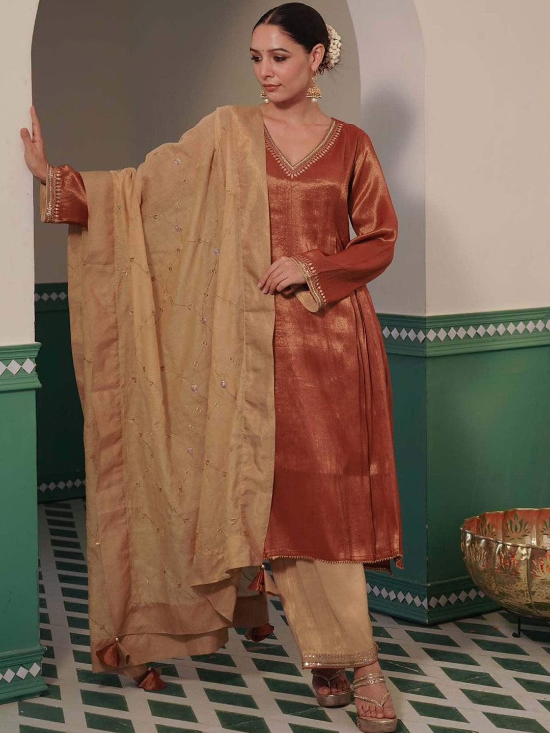 

NERO V-Neck Regular Kurta With Trousers & Dupatta, Red