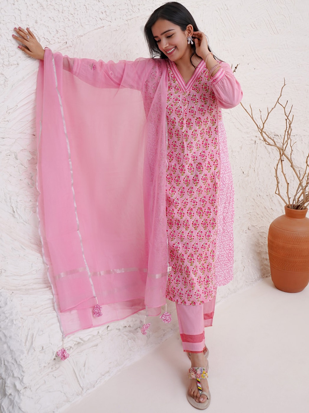

NERO Ethnic Motifs Printed Pure Cotton Straight Kurta With Trousers & Dupatta, Pink