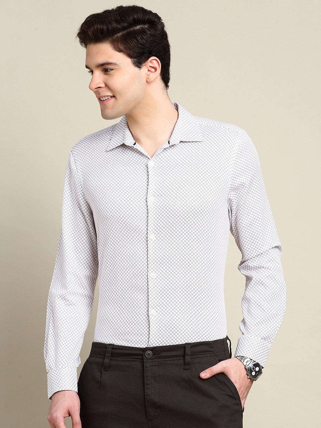 

INVICTUS Standard Slim Fit Geometric Printed Cotton Casual Shirt, White