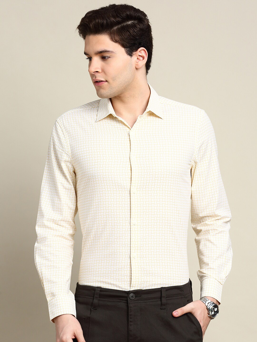 

INVICTUS Standard Slim Fit Micro Ditsy Printed Cotton Casual Shirt, White