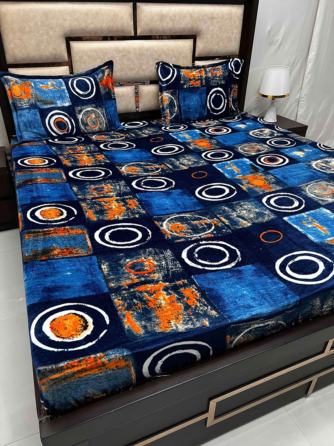 

Pure Decor Cozy Blue Orange Geometric 120 TC King Bedsheet with 2 Pillow Covers, Navy blue