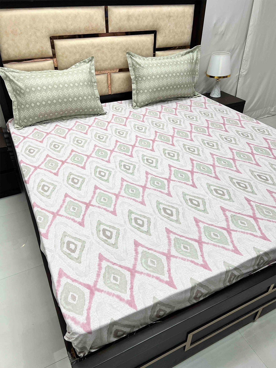 

Pure Decor Lifestyle Green 300 TC Geometric Cotton King Bedsheet with 2 Pillow Covers