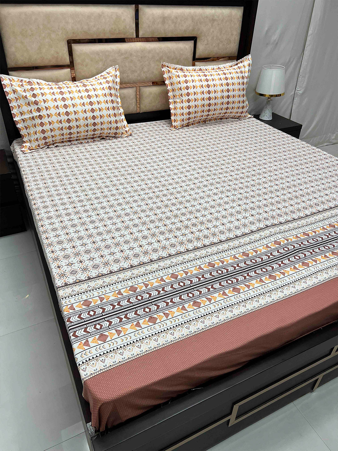 

Pure Decor Llifestyle Brown 300 TC Geometric Cotton King Bedsheet with 2 Pillow Covers