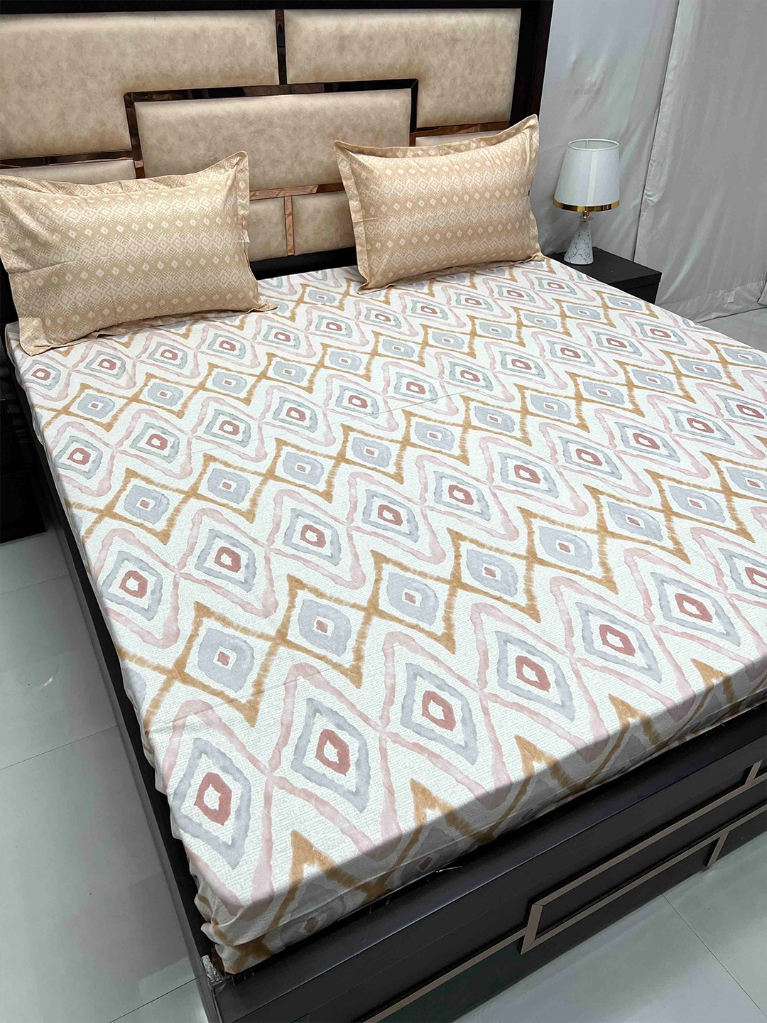 

Pure Decor Lifestyle Brown 300 TC Geometric Cotton King Bedsheet with 2 Pillow Covers