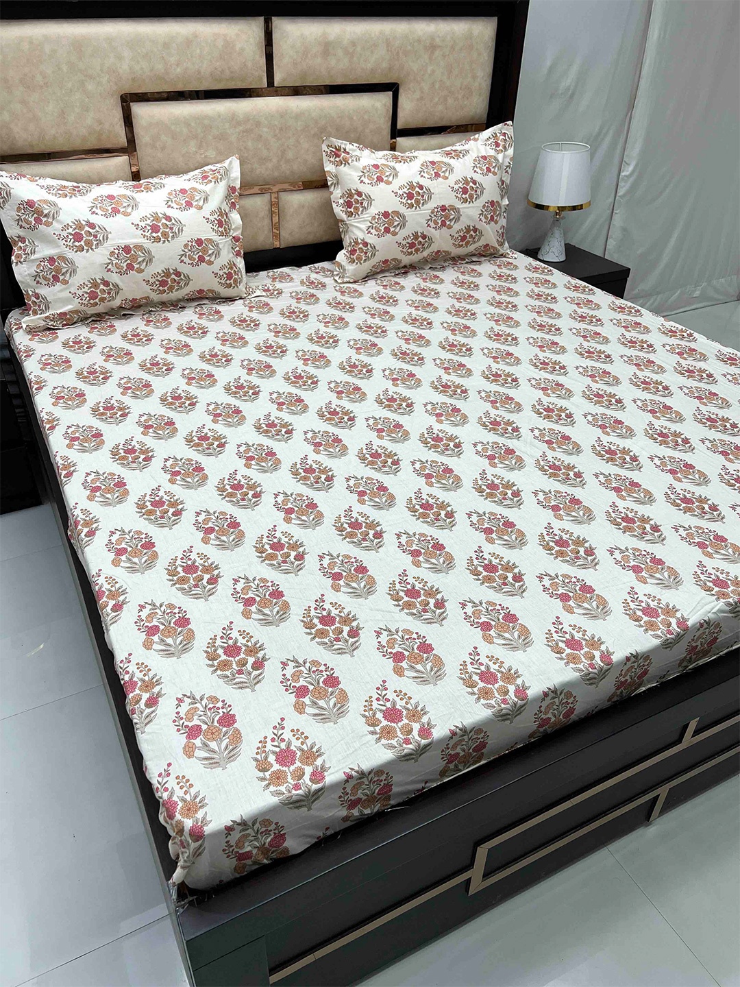 

Pure Decor White & Pink Floral Pure Cotton 300 TC King Bedsheet with 2 Pillow Covers