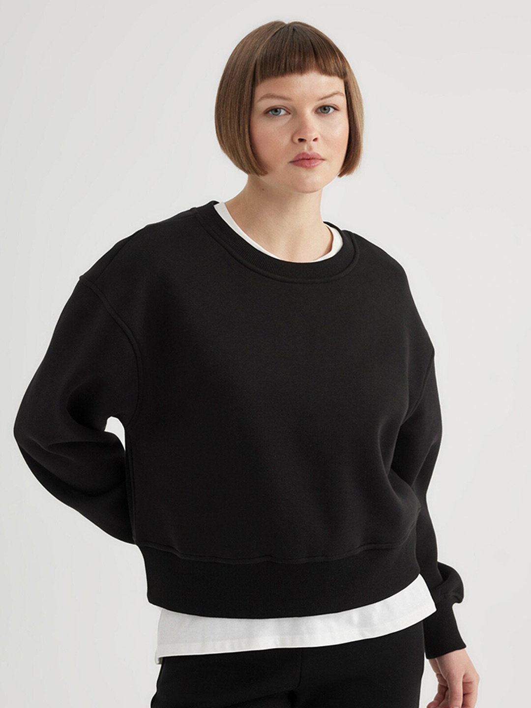 

DeFacto Round Neck Pullover Sweater, Black