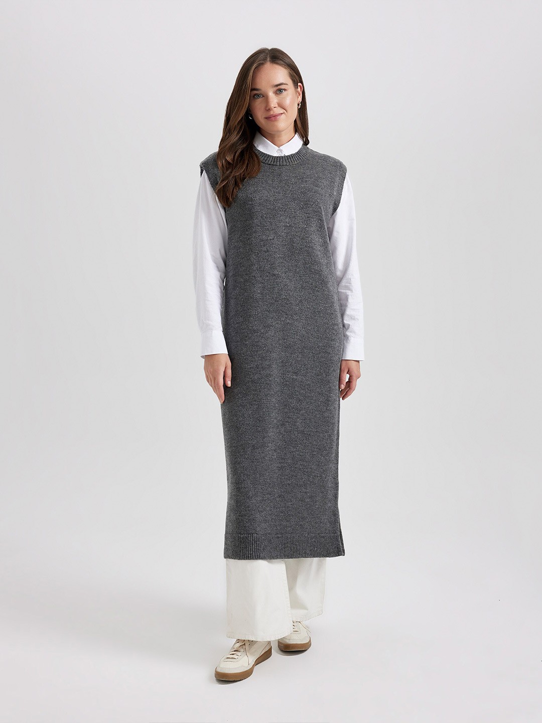 

DeFacto Round Neck Sleeveless Longline Sweater Vest, Grey