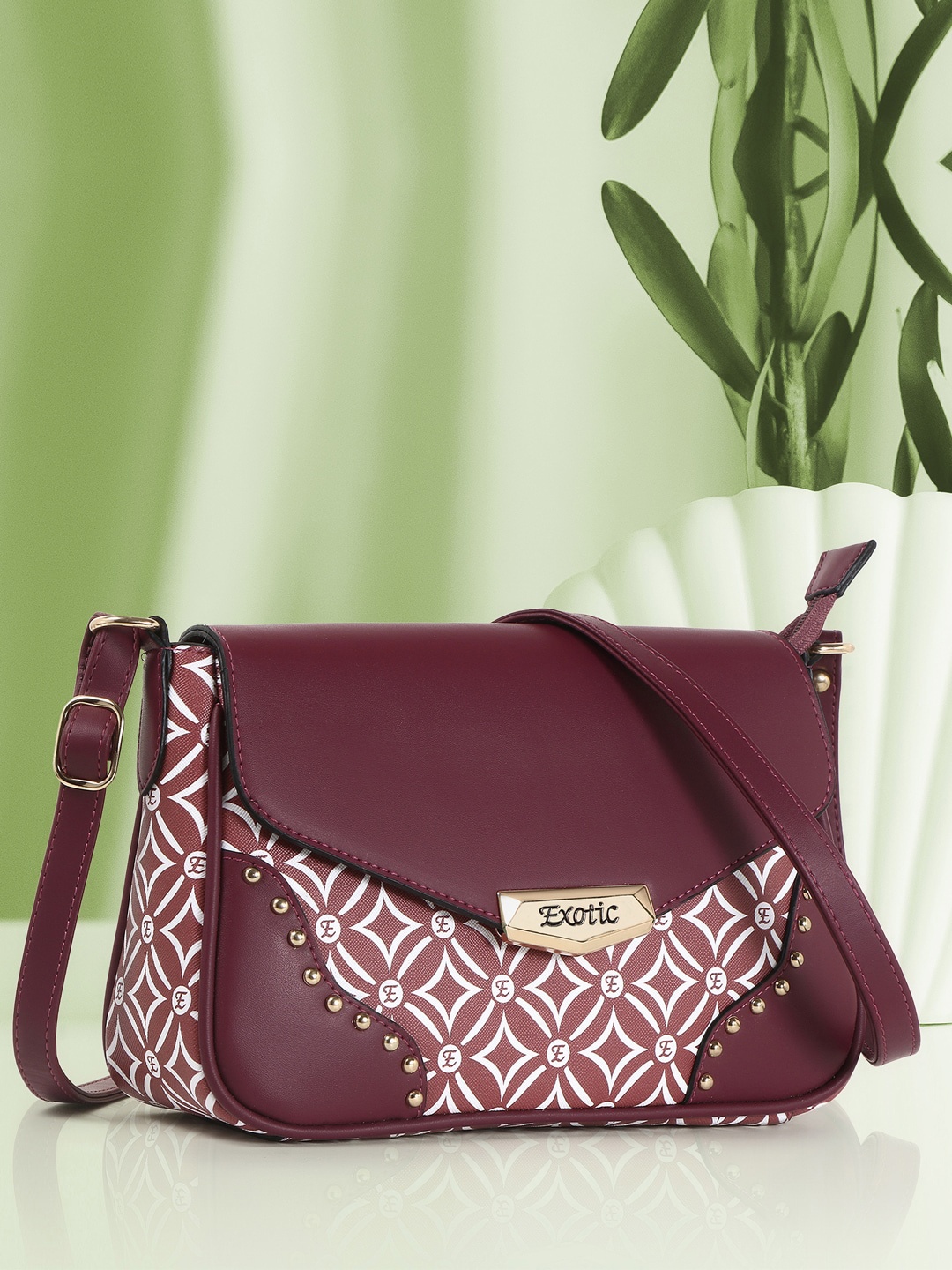 

Exotic Ethnic Motifs Printed Swagger Sling Bag, Maroon