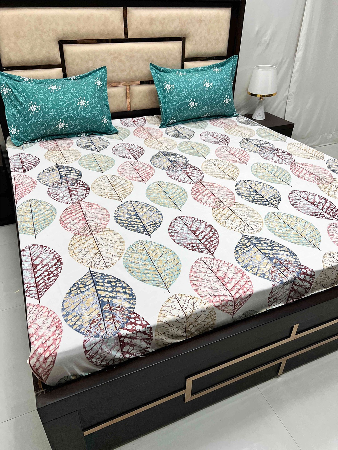 

Pure Decor Manor White 162 TC Fitted Floral King Bedsheet with 2 Pillow Covers