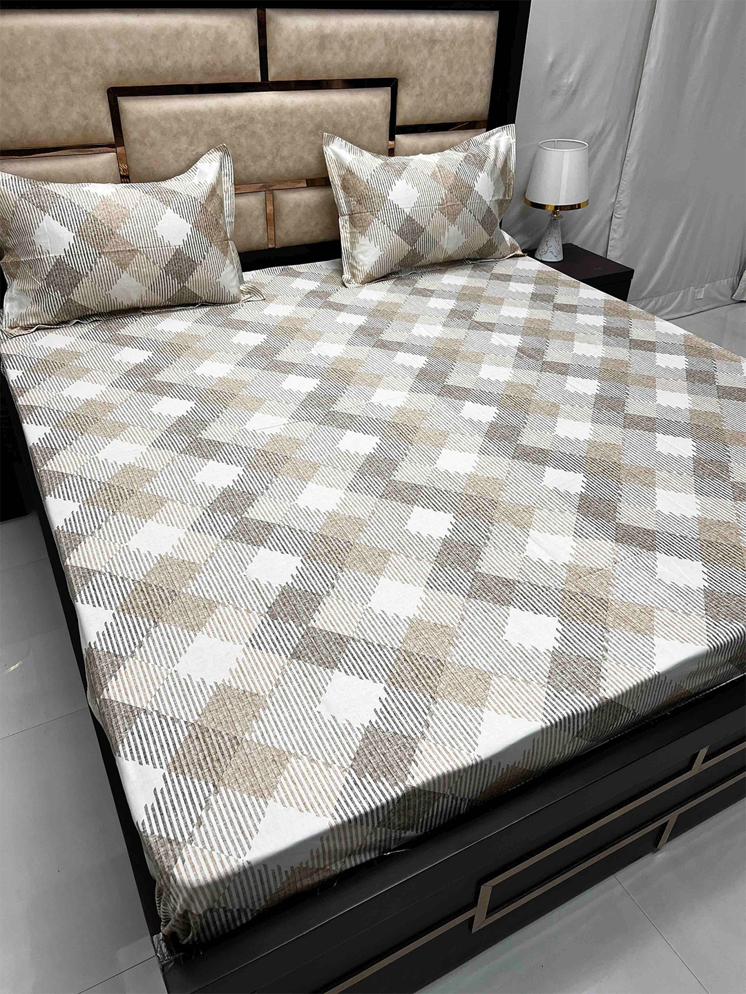 

Pure Decor Divine Fur Brown Geometric 330 TC Cotton King Bedsheet with 2 Pillow Covers
