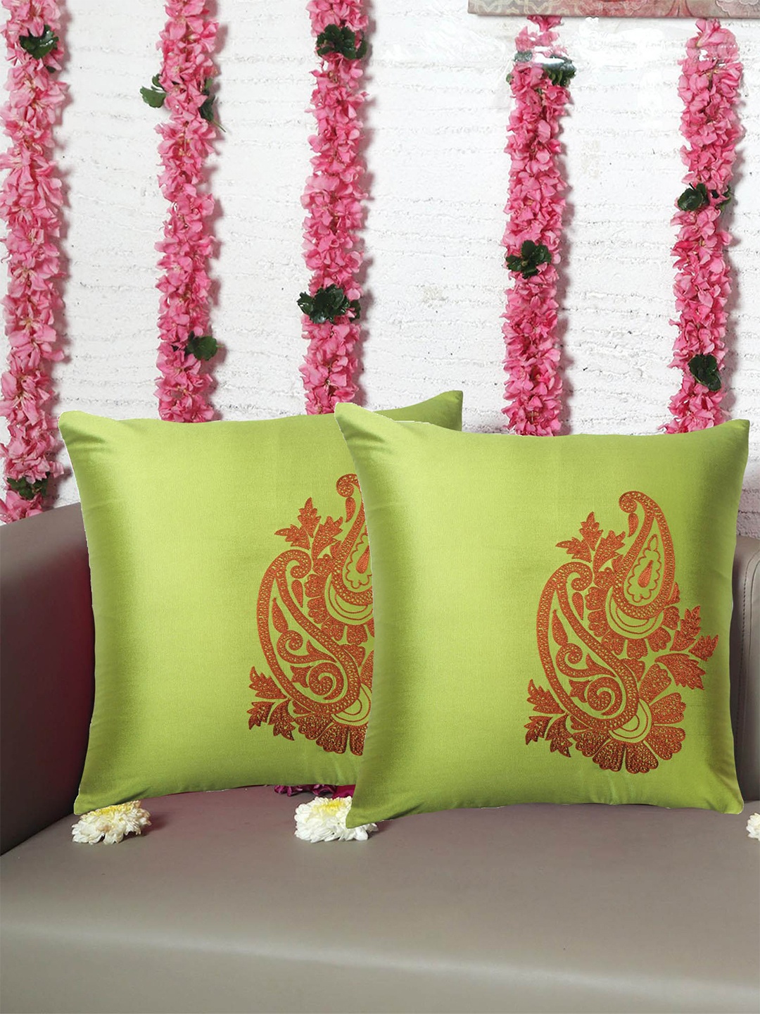 

ZEBA Green & Red 2 Pieces Square Cushion Covers