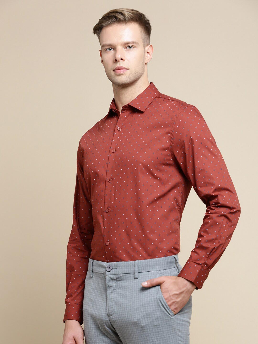 

INVICTUS Standard Micro Ditsy Printed Pure Cotton Formal Shirt, Red