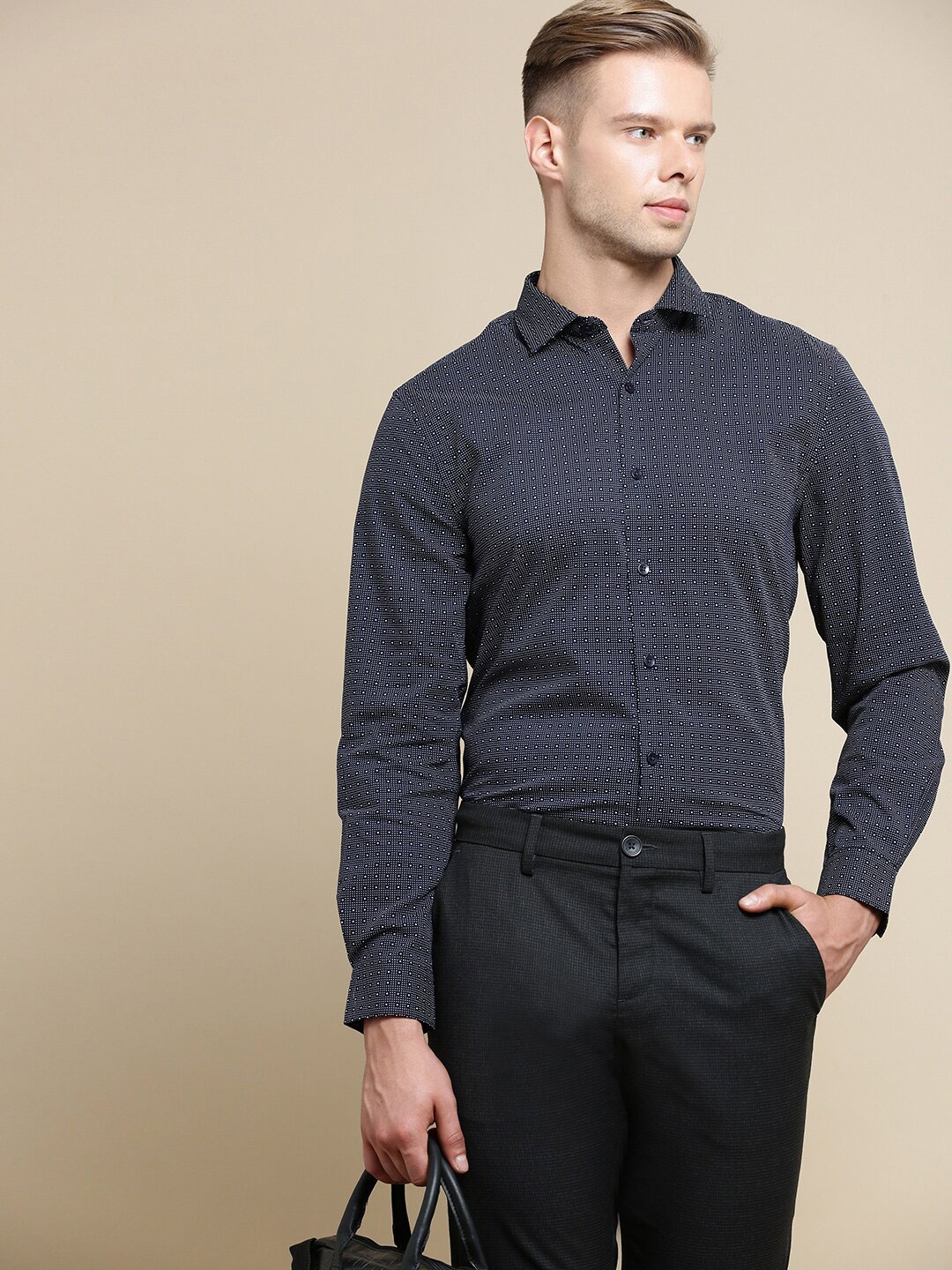 

INVICTUS Standard Slim Fit Micro Ditsy Printed Cotton Formal Shirt, Navy blue