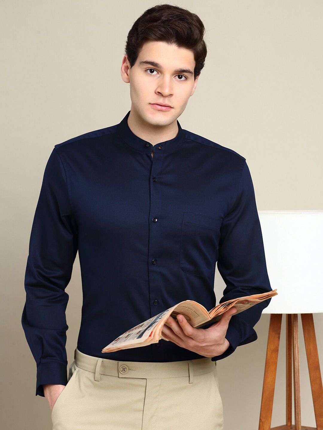

INVICTUS Standard Slim Fit Cotton Formal Shirt, Navy blue