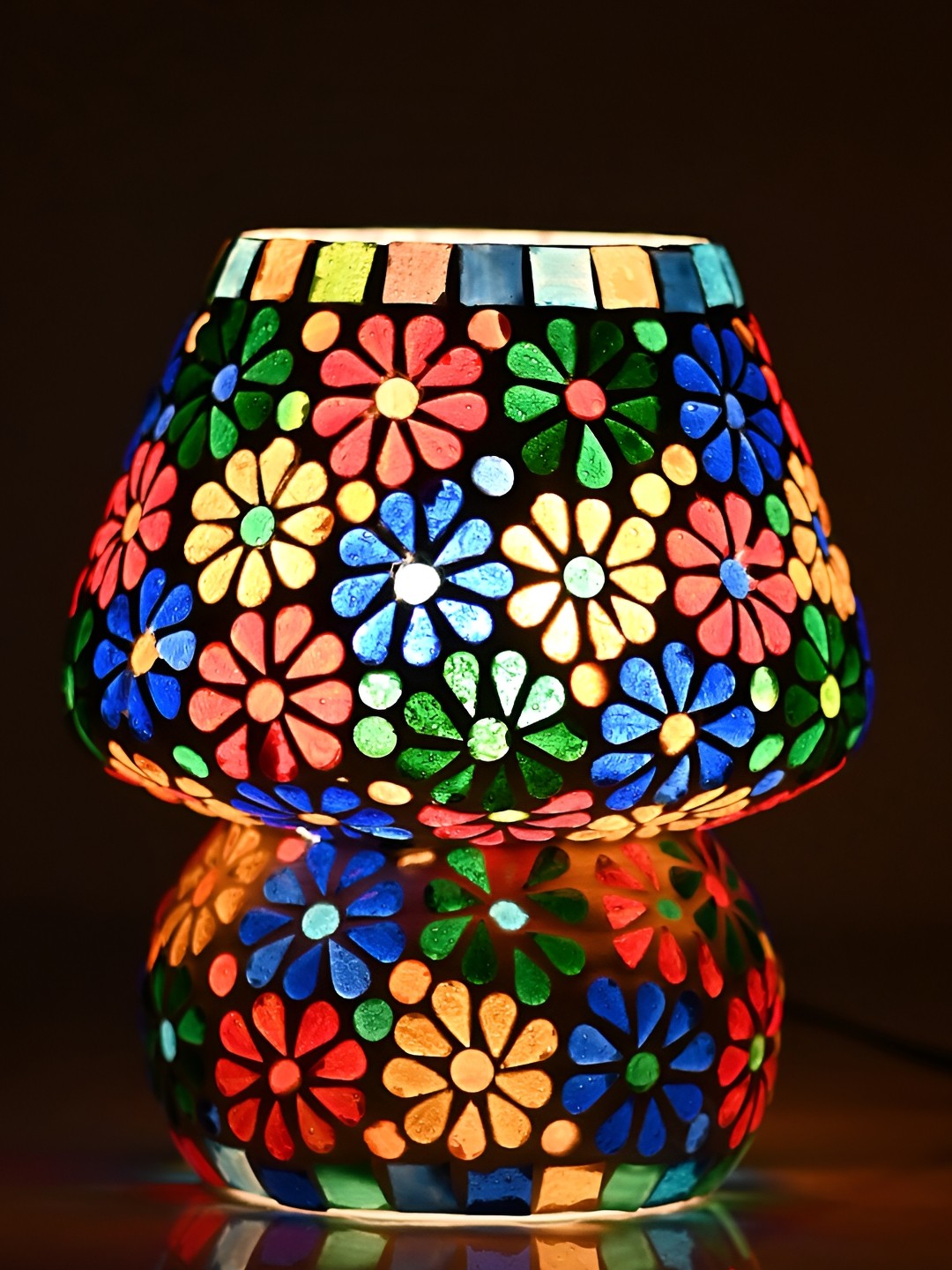 

Afast Beige & Green Printed Abstract Shaped Glass Table Lamp with Adjustable Cord