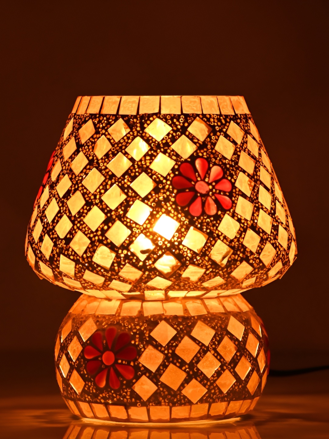 

Afast White & Red Glass Table Lamp with Adjustable Cord