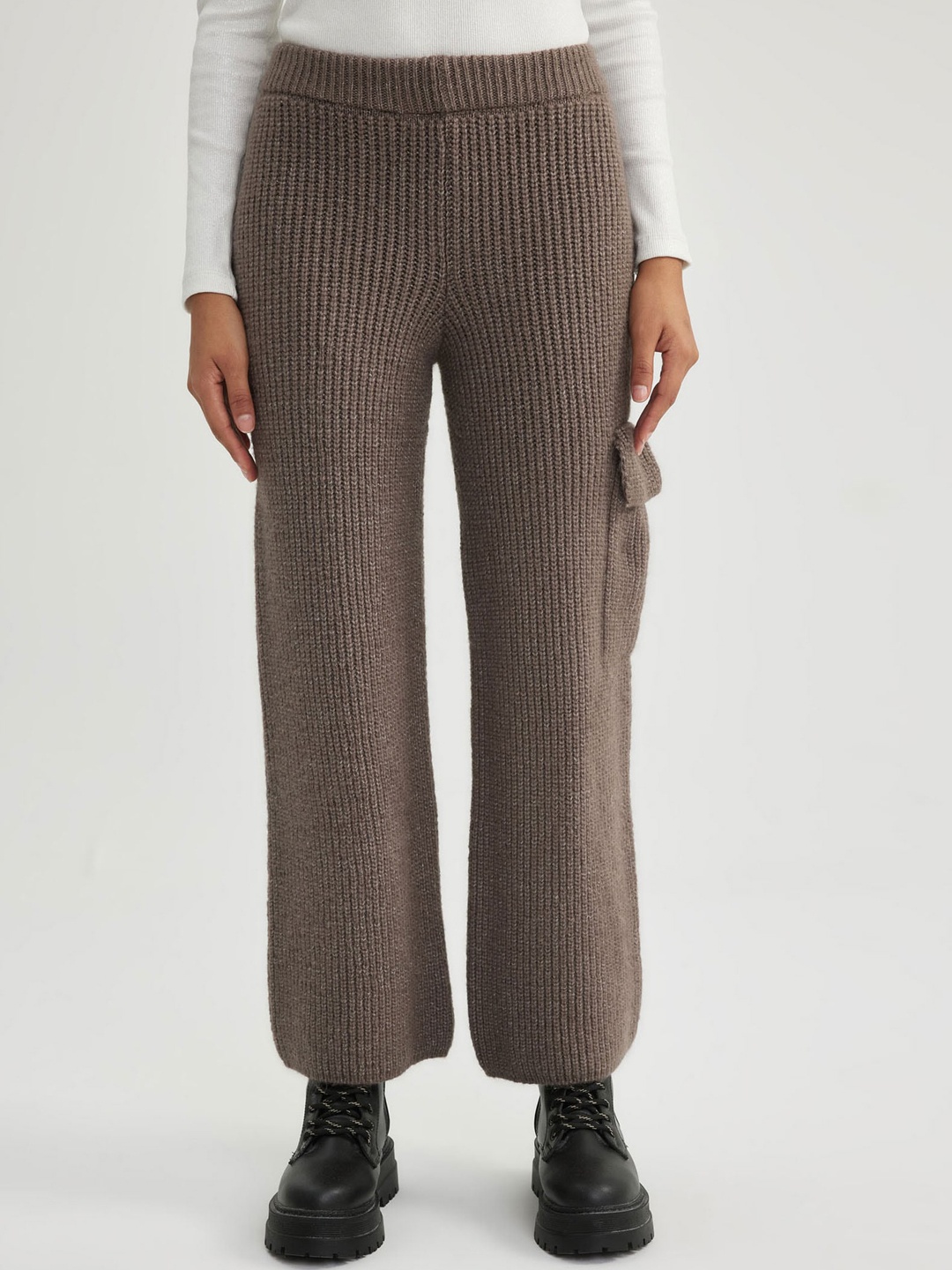 

DeFacto Women Ribbed Knitted Parallel Trousers, Brown