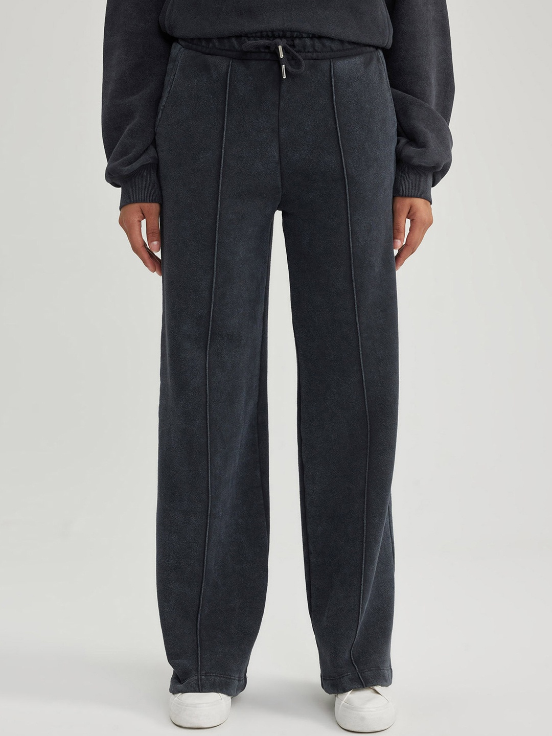 

DeFacto Women Mid-Rise Regular Fit Trousers, Black