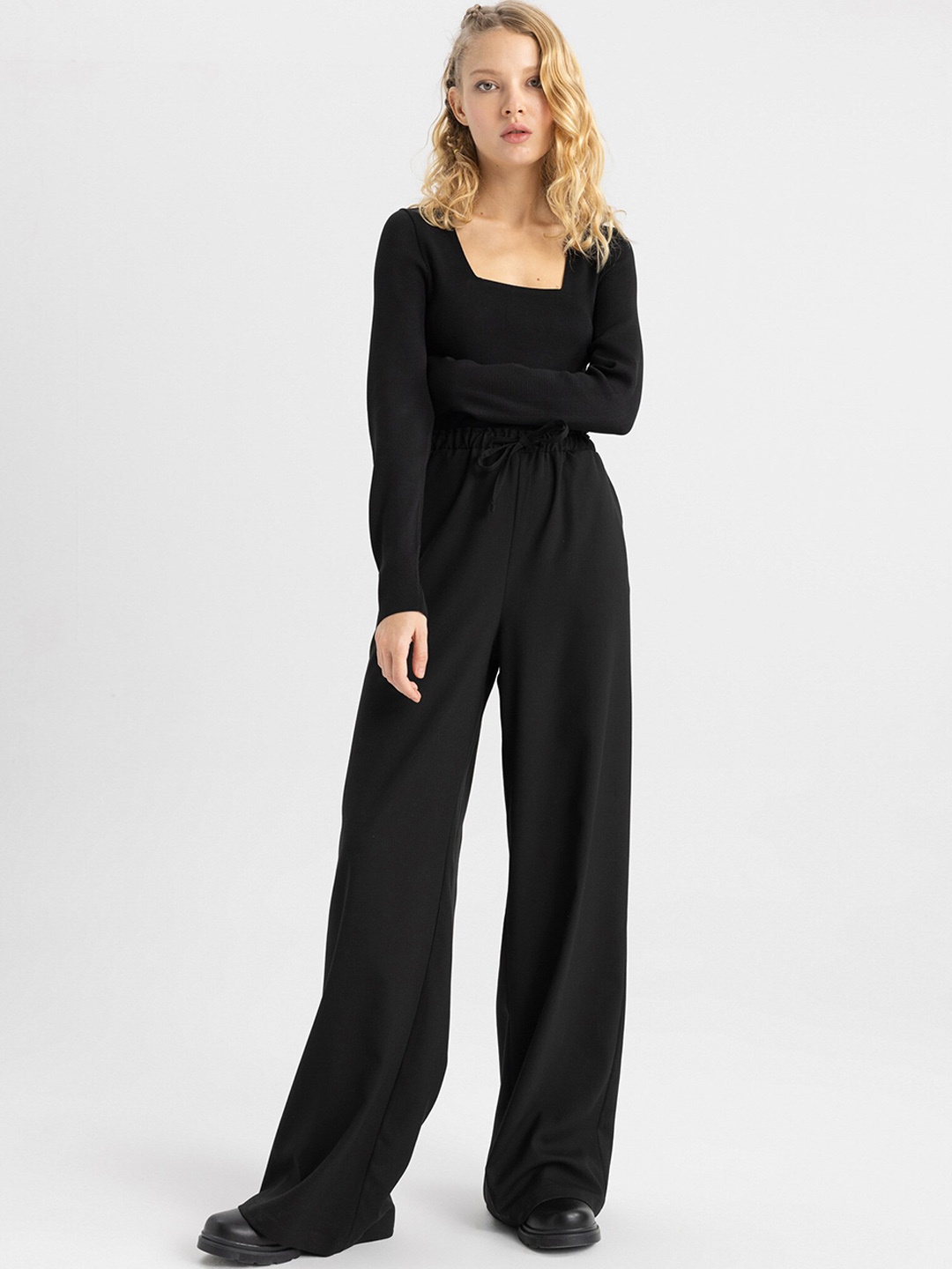 

DeFacto Women Mid-Rise Parallel Trousers, Black