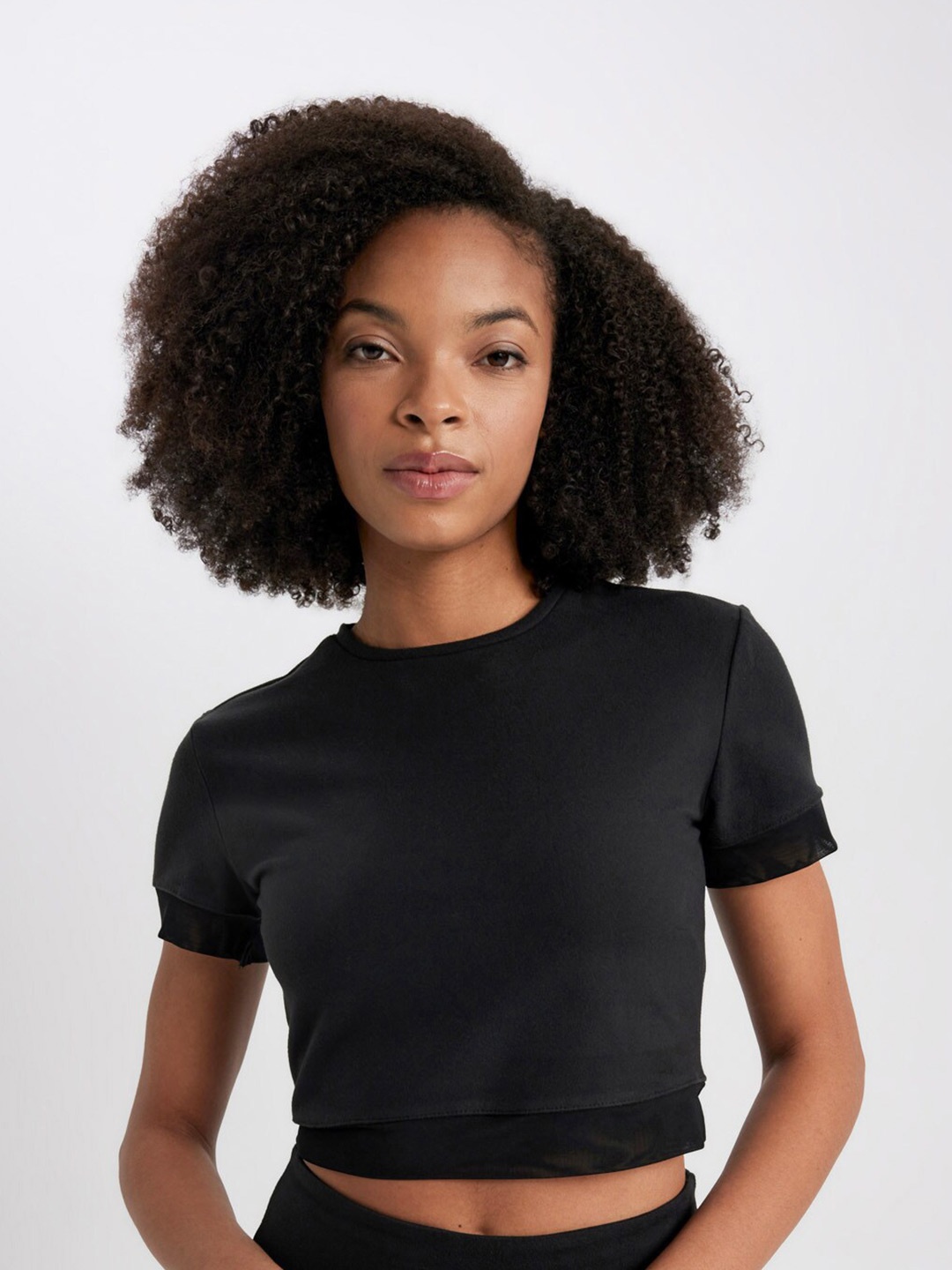 

DeFacto Round Neck Crop T-shirt, Black