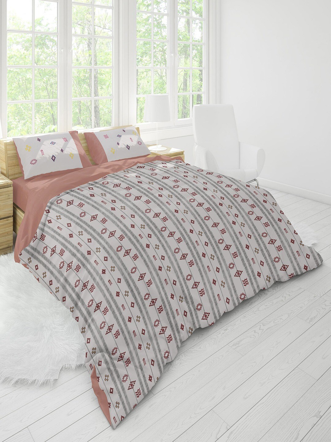 

Himeya White & Red Geometric Cotton Mild Winter Double Bed Quilt