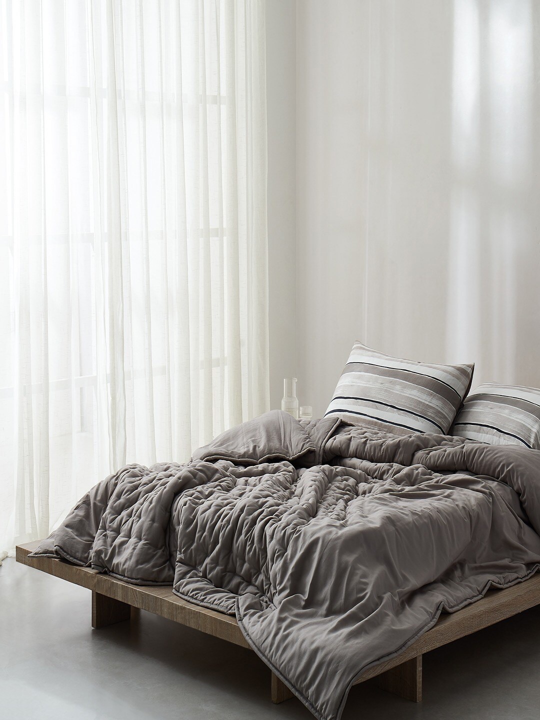 

Himeya Grey Cotton Double Bed Quilt With 2 Pillow Covers