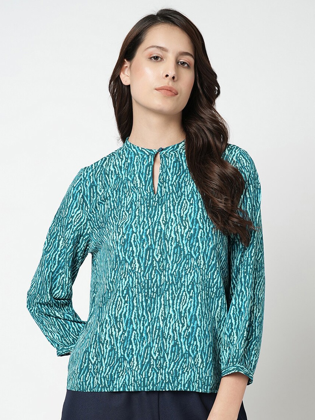 

Vero Moda Abstract Printed Cuffed Sleeves Regular Top, Green