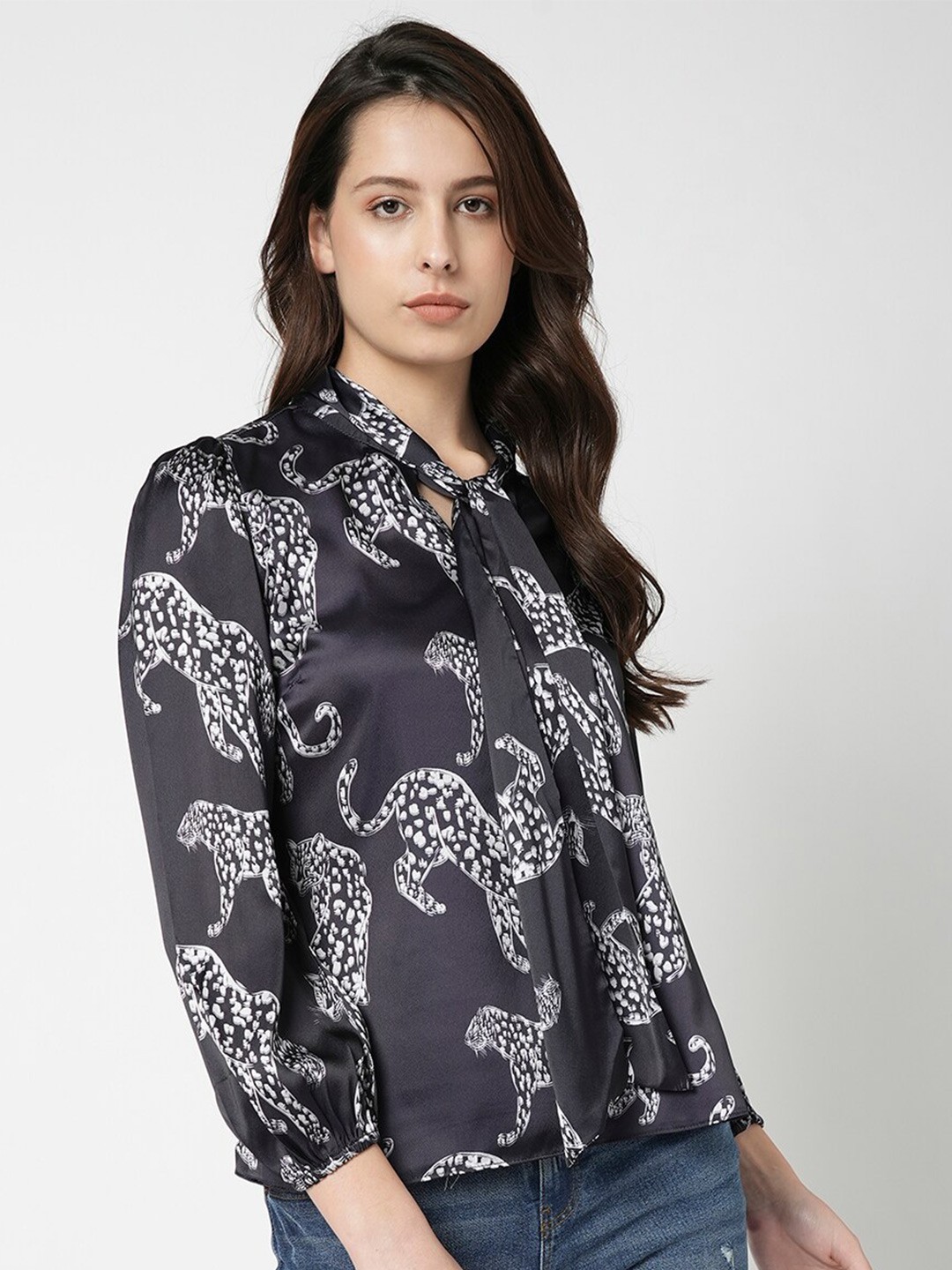 

Vero Moda Conversational Printed Tie-Up Neck Top, Black