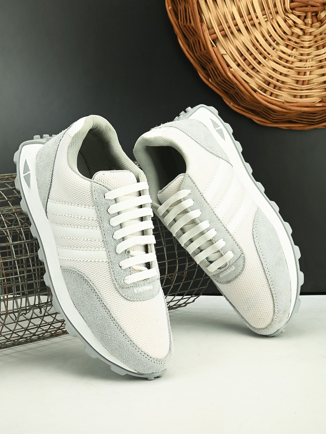 

IMCOLUS Men Colourblocked Mesh Comfort Insole Sneakers, White