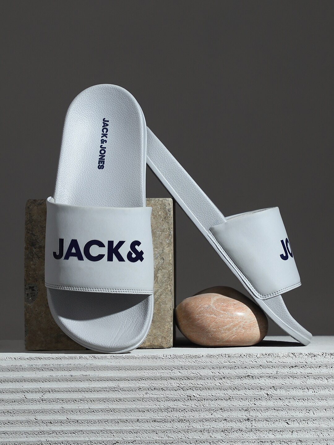 

Jack & Jones Men JARVIS LOGO Printed Sliders, Grey