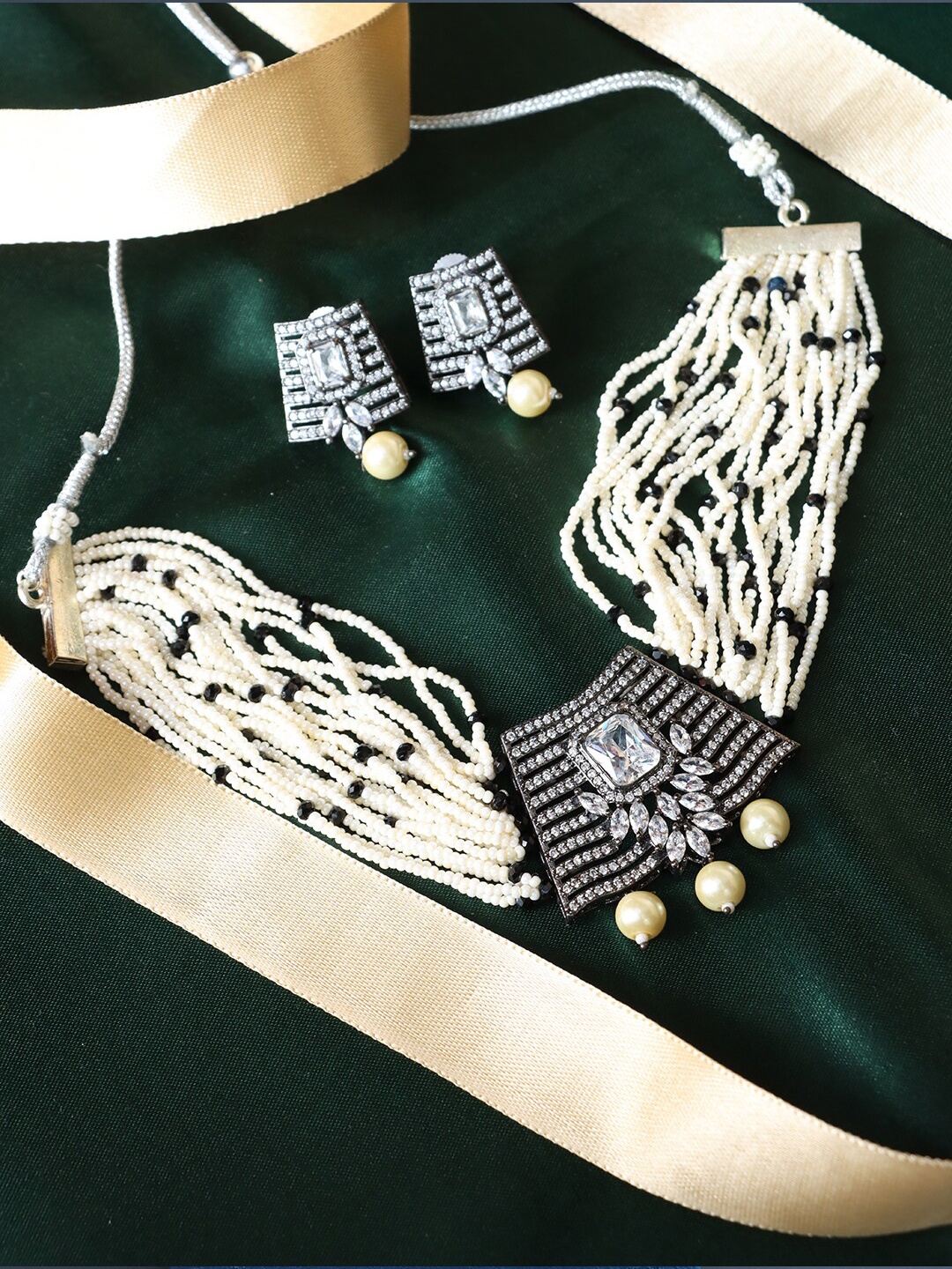 

Ozanoo Silver-Plated Oxidised Kundan Cheed Choker Jewellery Set