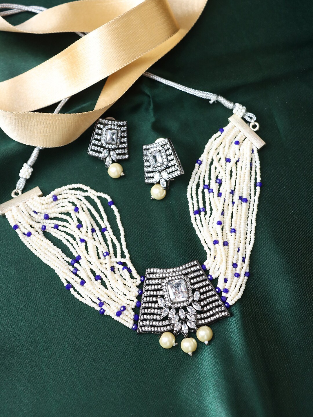 

Ozanoo Silver-Plated Oxidised Kundan Cheed Choker Jewellery Set