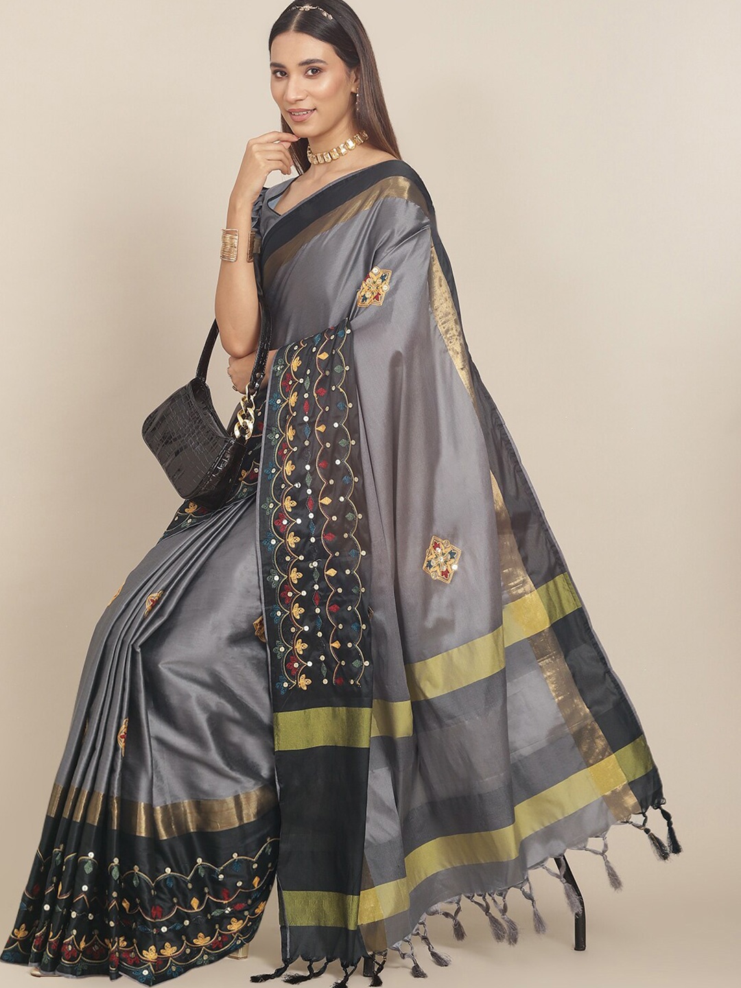 

MAHALASA Ethnic Motifs Embroidered Sequinned Silk Cotton Saree, Grey