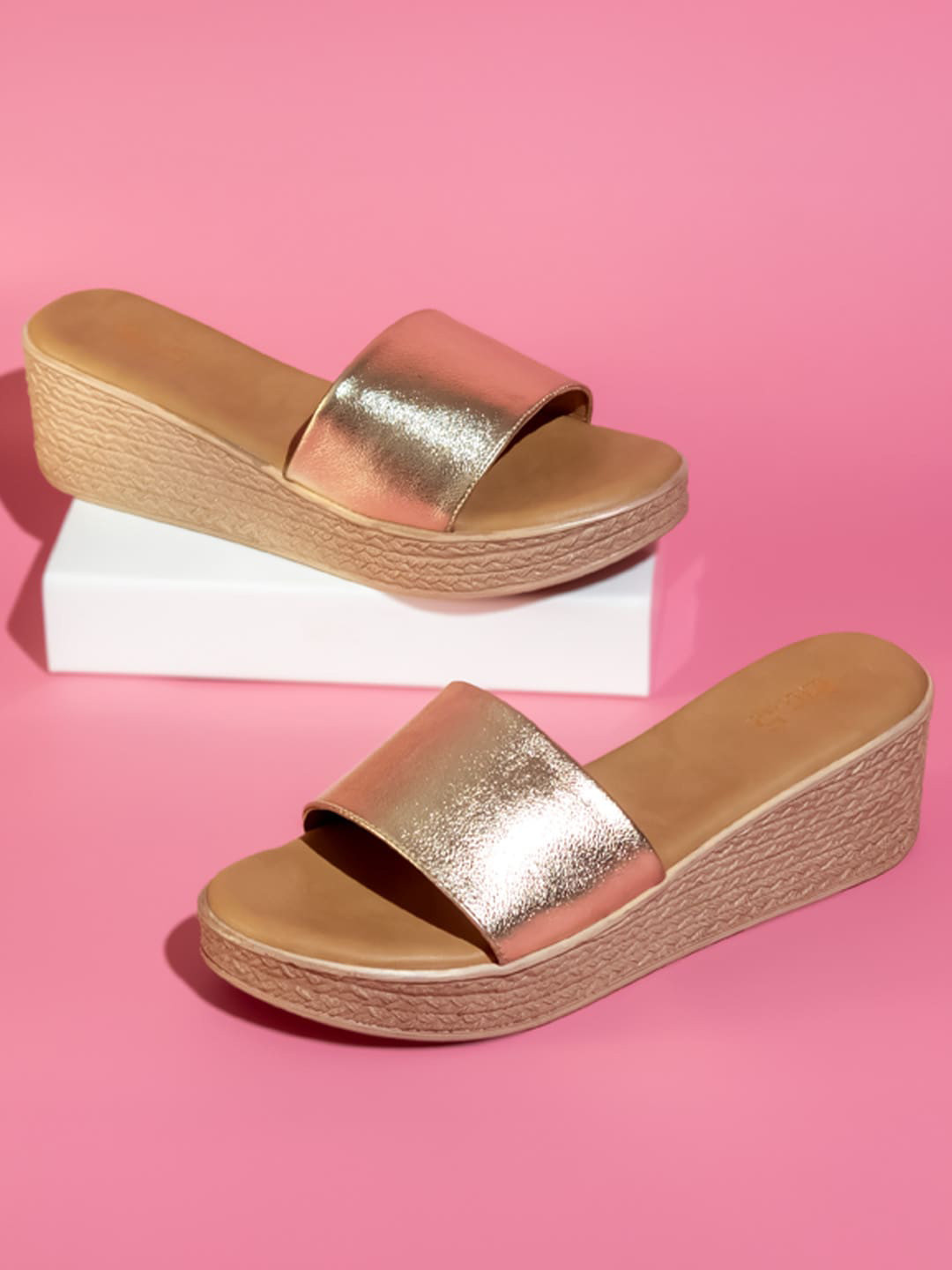 

Inc 5 Textured Open Toe Wedge Heels, Gold