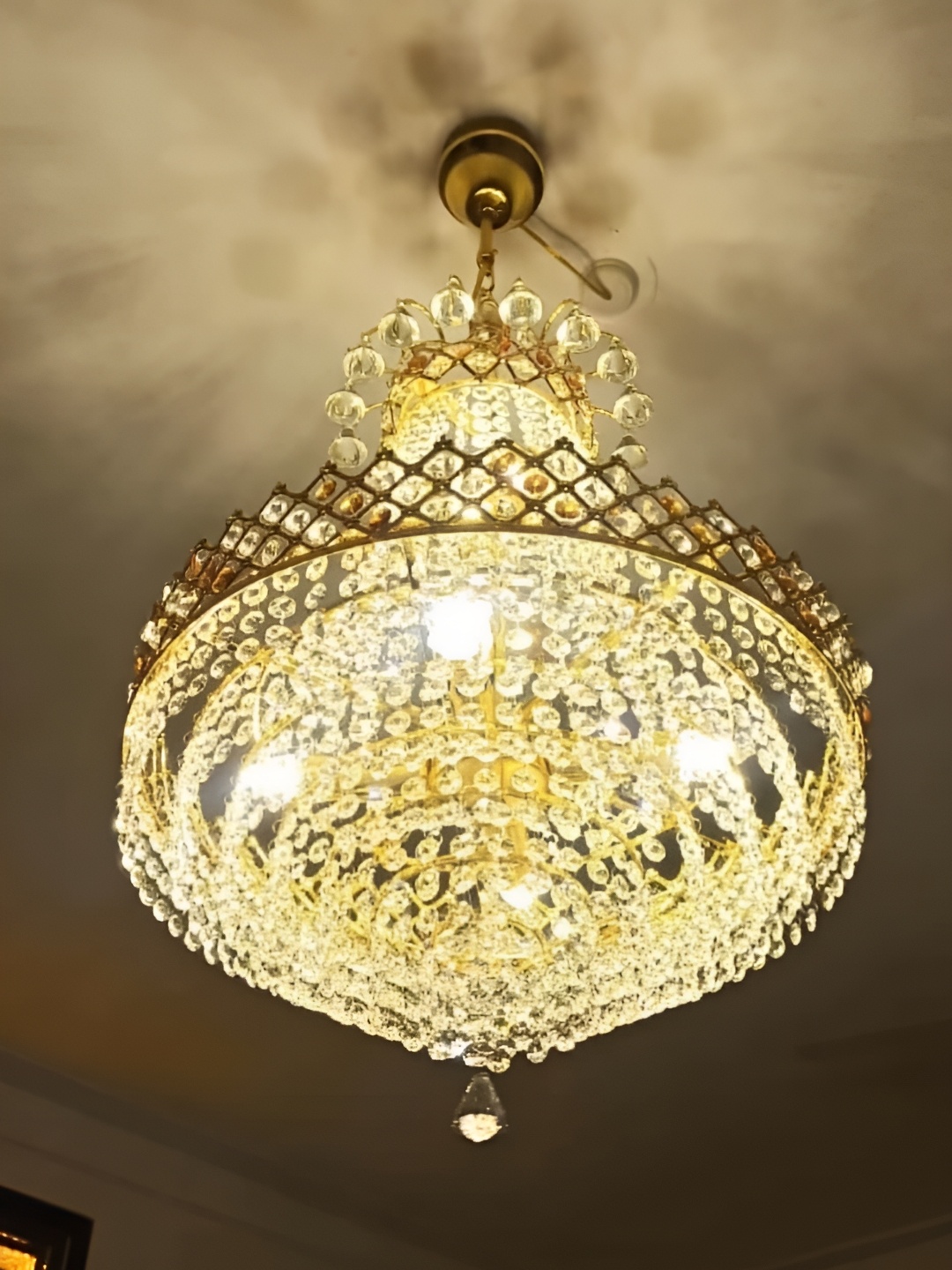 

SHRI MAHAL ANTIQUES Gold-Toned Jhumar Textured Ceiling Lamp