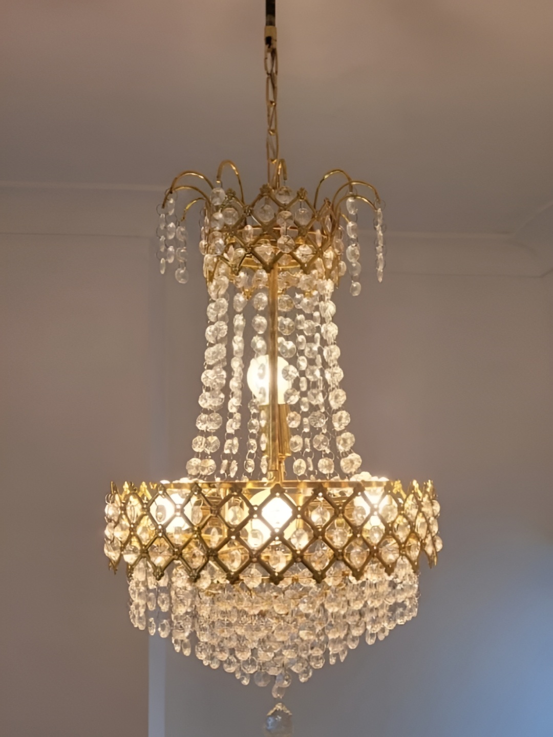 

SHRI MAHAL ANTIQUES Gold-Toned Jhumar Textured Ceiling Lamp
