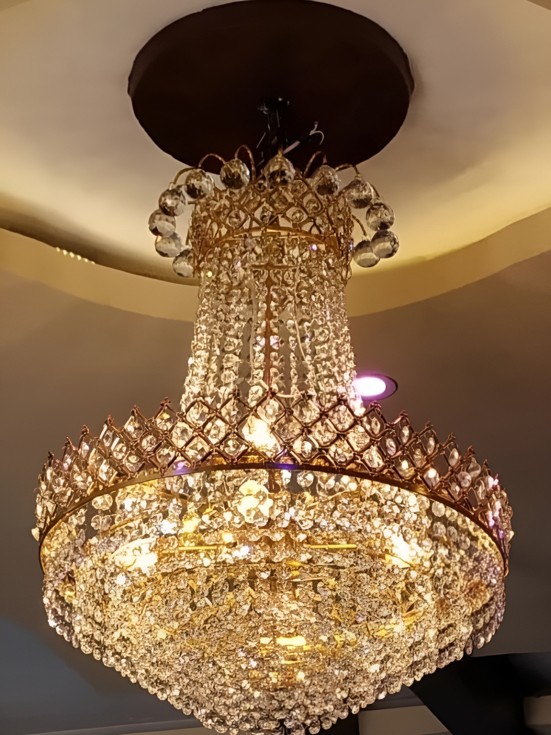 

SHRI MAHAL ANTIQUES Gold Toned Jhumar Ceiling Lamp