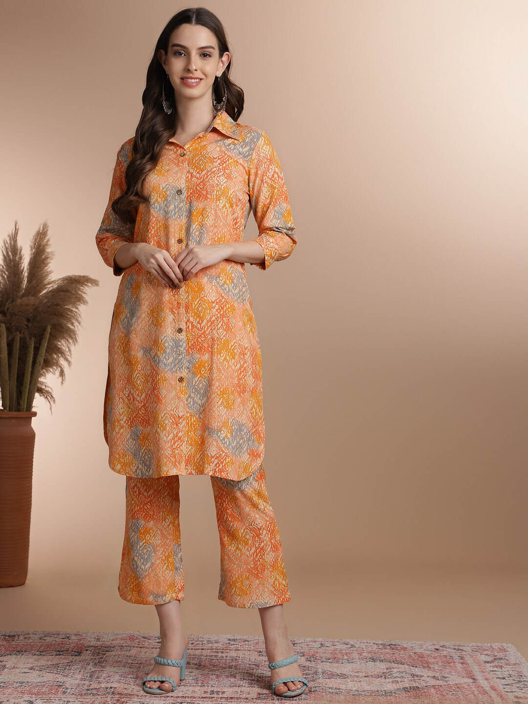 

Anouk Abstract Printed Shirt Collar Straight Kurta & Trouser, Orange