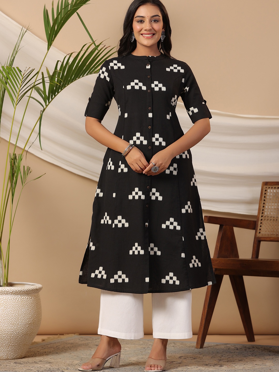 

PIROH Geometric Printed A-Line Cotton Kurta, Black