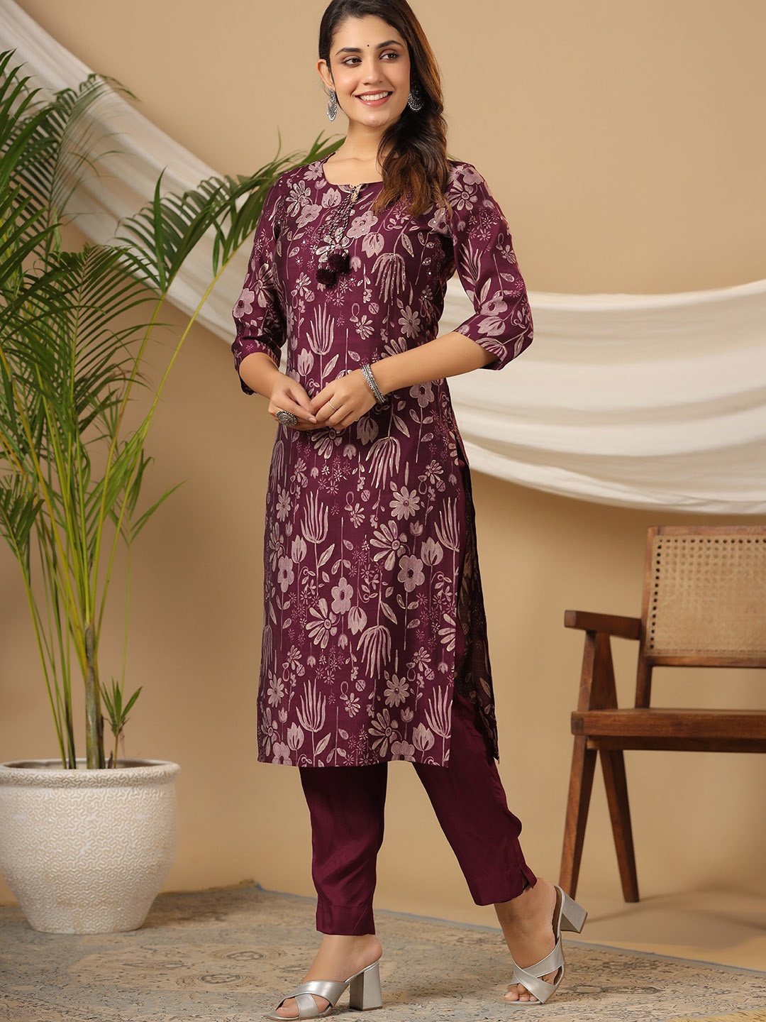 

PIROH Floral Printed Sequinned Straight Kurta With Trousers, Purple