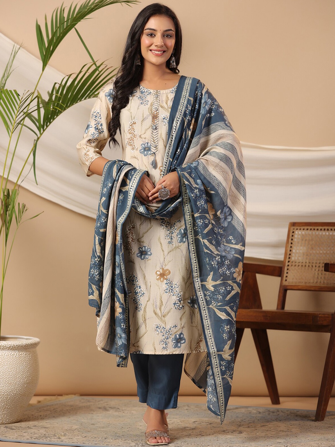 

PIROH Floral Printed Kurta & Trousers With Dupatta, Blue