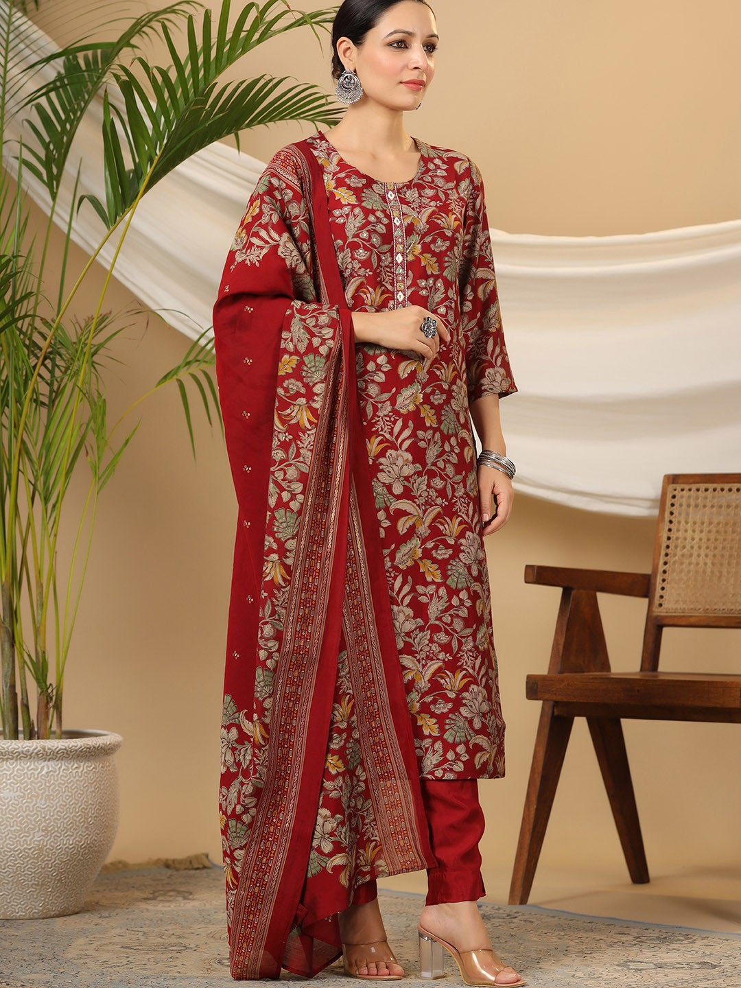 

PIROH Floral Printed Kurta & Trousers With Dupatta, Maroon