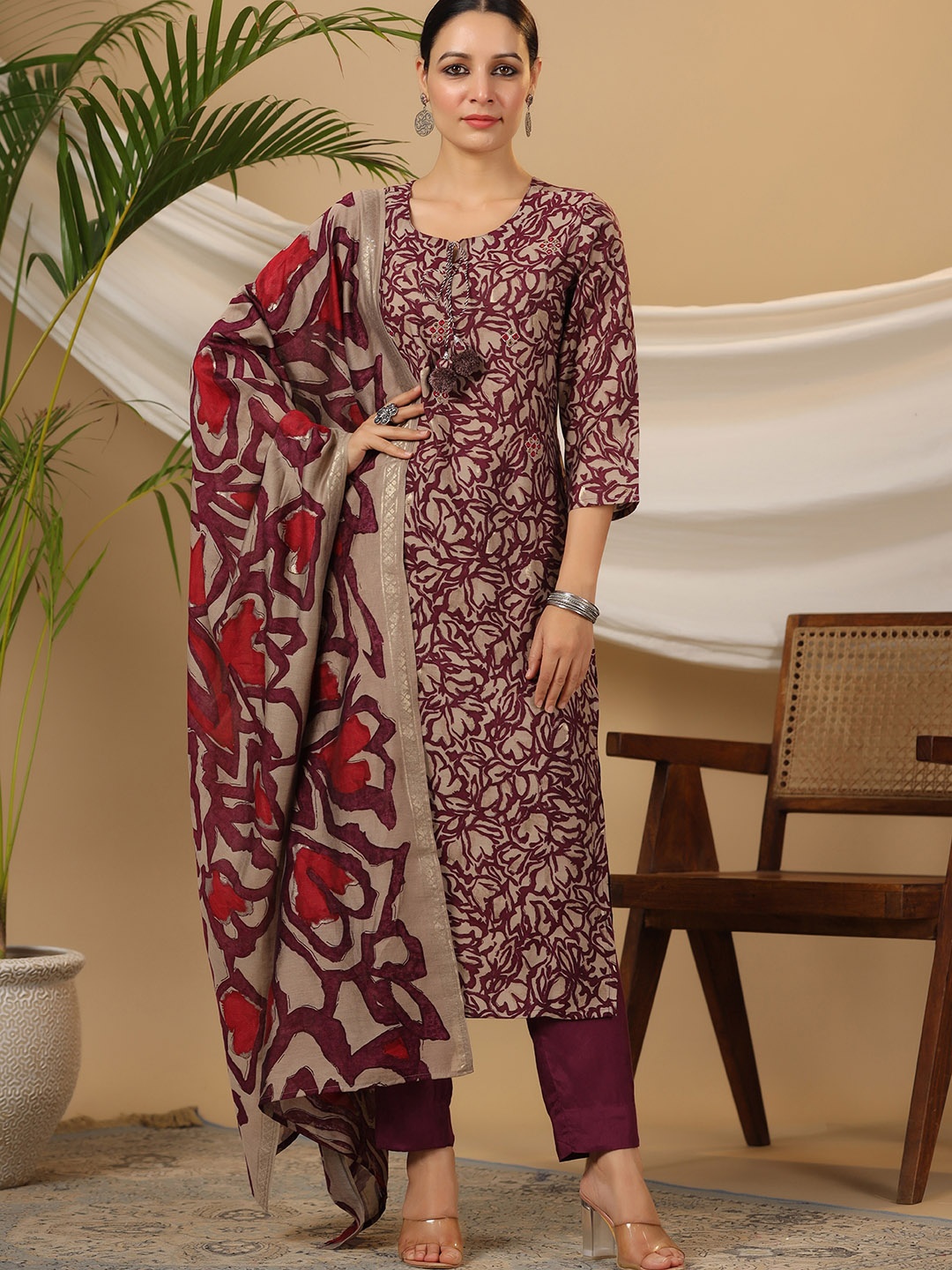 

PIROH Floral Printed Kurta & Trousers With Dupatta, Purple