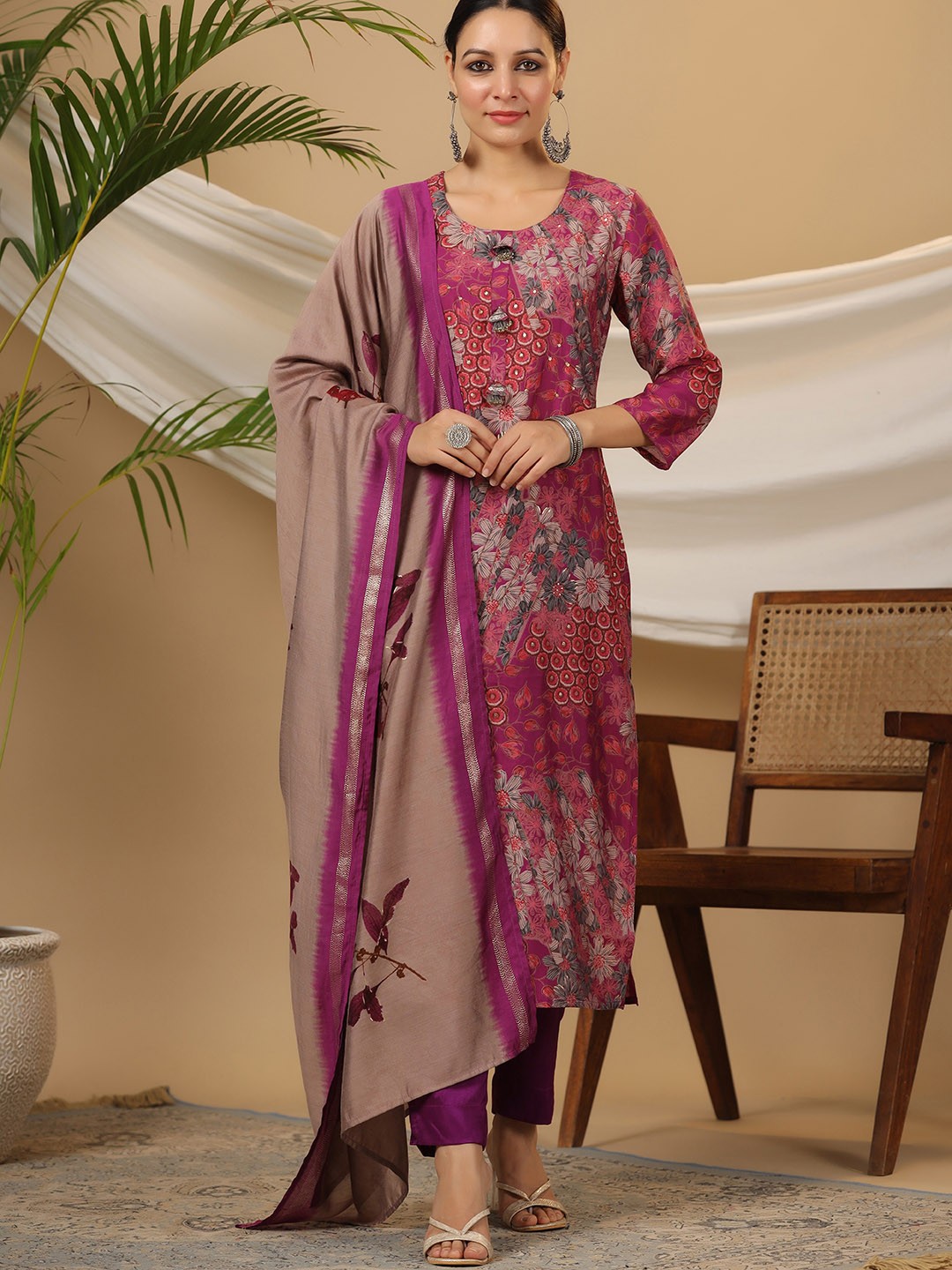 

PIROH Floral Printed Straight Kurta With Trousers & Dupatta, Purple