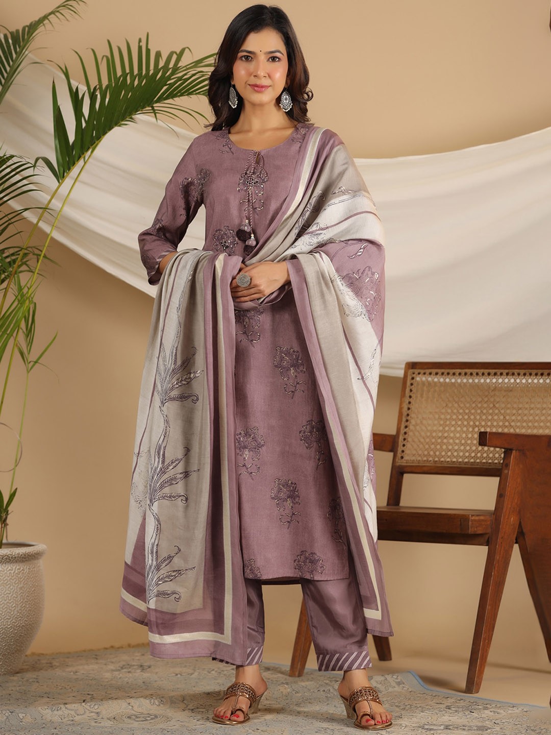 

PIROH Floral Printed Kurta & Trousers With Dupatta, Purple
